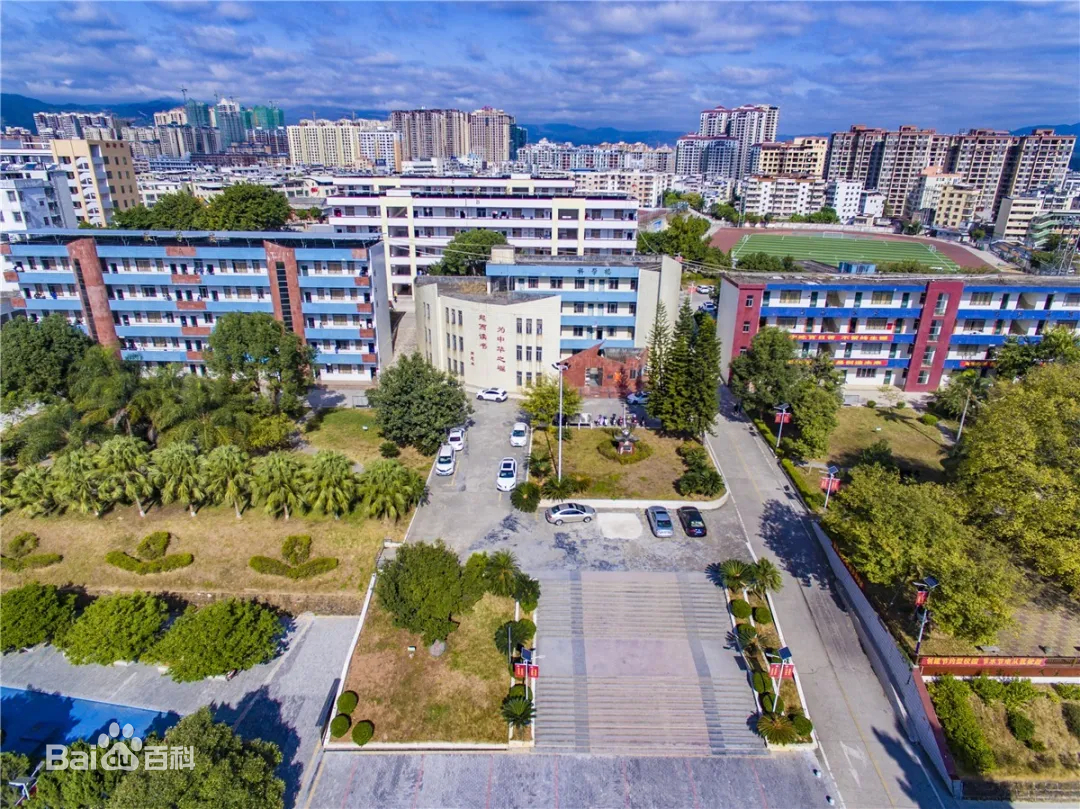 河源市和平縣和平中學(xué)采用了二用一備變頻恒壓供水裝置一套